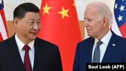 Presidenti i SHBA-së, Joe Biden (djathtas), dhe presidenti i Kinës, Xi Jingping (majtas), gjatë një takimi të G20-tës në Bali, më 14 nëntor 2022.