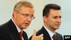 Nikola Gruevski i Olli Rehn tokom posete evropskog komesara Skoplju, u julu ove godine. 