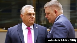 Премьер-министр Венгрия Виктор Орбан (слева) и глава правительства Словакии Роберт Фицо