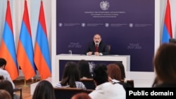 Премьер-министр Армении Никол Пашинян в ходе пресс-конференции, Ереван, 25 июля 2023 г. 