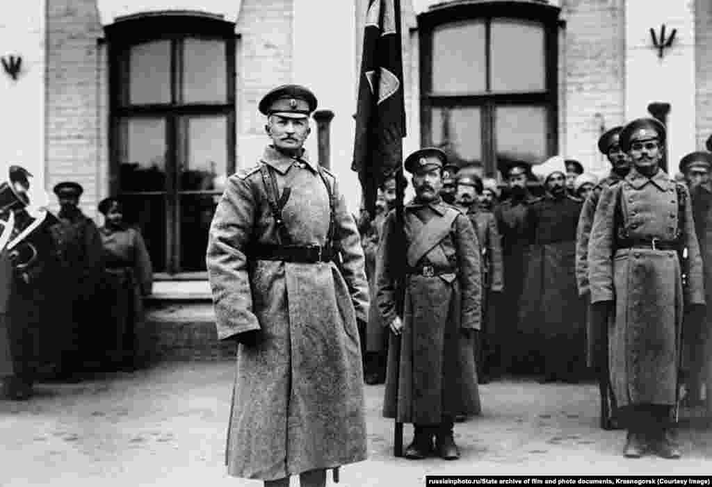 Руският генерал Алексей Брусилов в Ровно през октомври 1915 година: Царският генерал е отговорен за една от най-смъртоносните битки във военната история. Руските сили атакуват австро-унгарските линии в регионите на Лвов и Волин през 1916 година. Над 1 милион и от дветете страни са ранените и убитите. Битката се смята за успех на силите на Антантата. Брусилов се присъединява към Червената армия след болшевишката революция.