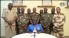 Zëdhënësi i ushtrisë së Nigerit, kolonel major Amadou Adramane flet gjatë një paraqitje në televizionin kombëtar.