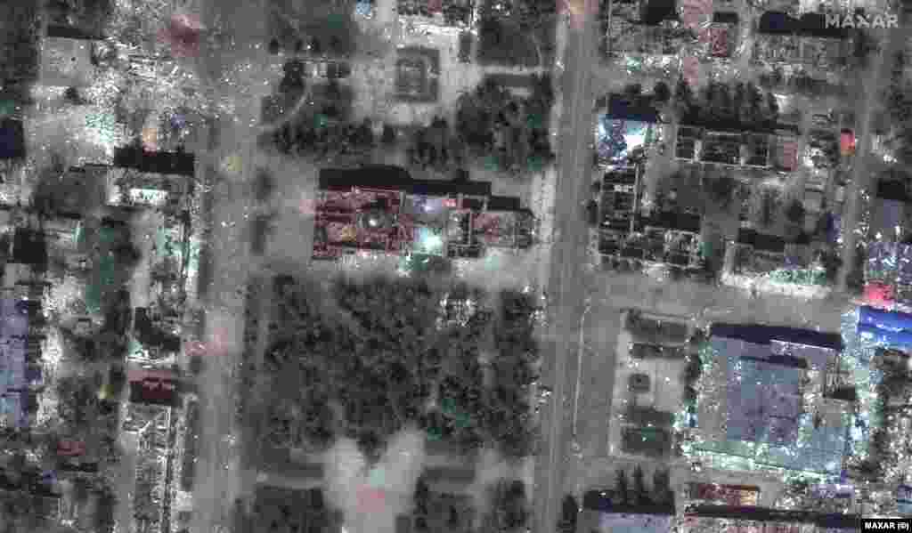 Жермен-жексен болған театрдың орны. Спутниктен түсірілген сурет. 15 мамыр, 2023 жыл. "Кейінгі күндері алға қарай жылжи алатынымызды және тіпті өте қиын жағдайда отырып та, жаудың көзін жоя алатынымызды дәлелдік. Бахмутты қорғау операциясы жалғасып жатыр. Қорғанысқа қажет барлық шешім қабылданды" деді генерал Сырский.