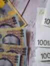 Cursul leu-euro a continuat să arate o depreciere a monedei românești.