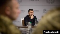 Presidenti i Ukrainës, Volodymyr Zelensky, merr pjesë në një takim me zyrtarët e lartë të ushtrisë ukrainase në rajonin e Harkivit, Ukrainë, 16 maj 2024.