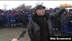 West oil компаниясы жұмысшыларының ереуілін қолдап келген жаңаөзендіктер. 17 желтоқсан 2023 жыл.