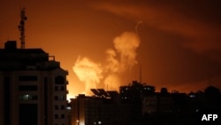 Tym mbi ndërtesa në qytetin e Gazës, teksa Izraeli nis sulmet ajrore në enklavën palestineze. 6 prillit 2023. 