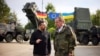 Президент України Володимир Зеленський і міністр оборони Німеччини Борис Пісторіус (праворуч) під час відвідин 21-ї зенітно-ракетної групи в місті Заніц, де українські військові тренуються для роботи на ЗРК Patriot, 12 червня 2024 року 