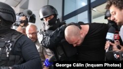 Suspectul atacului asupra sediului Ambasadei Israelului la București este scos din sediul Secției 14 Poliție 