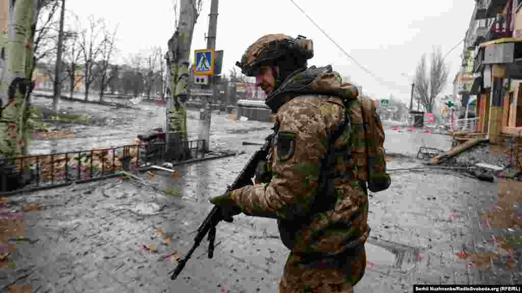 Украинский военнослужащий в Бахмуте, 25 февраля 2023 года