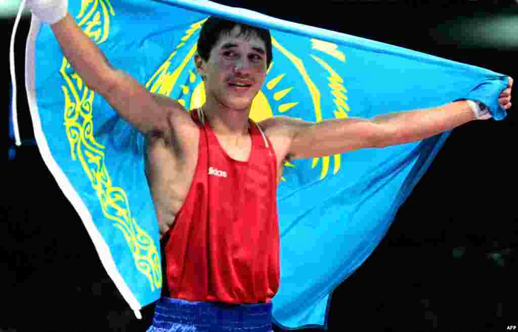 Бокстан Бекзат Саттарханов 57 келіде Сидней-2000 олимпиадасының чемпионы болды. Ол кезде боксшы 20 жаста еді. 2000 жылы желтоқсанда Бекзат Шымкент маңында жол апатынан қаза тапты. 