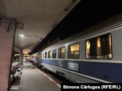 În Gara Craiova trenul a ajuns cu aproape o jumătate de oră întârziere. Dimineața va pleca din nou spre Mangalia.