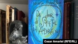 Dora, soția lui Nichita Stănescu, a decis să ofere tiparului o carte în care majoritatea textelor scrise de poet sunt inedite.