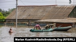 Херсон у воді, евакуація людей, 7 червня 2023 року, ілюстративне фото