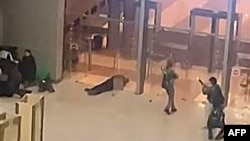 صحنه تیر اندازی در داخل سالون نزدیک به شهر مسکو 