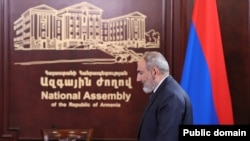 Armenia - Prime Minister Nikol Pashinian prepares to testify before an Armenian parliamentary commission, Yerevan, June 27, 2023,
