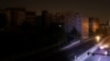 نمایی از یکی از محلات تهران که در اواسط تیرماه با خاموشی دست به گریبان بود
