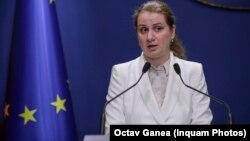 Ministerul Educației a spus intr-un interviu acordat Europei Libere că are nevoie de încă 9 miliarde de lei pentru a putea plăti în 2023 toate salariile din domeniu, bursele și transportul elevilor navetiști.