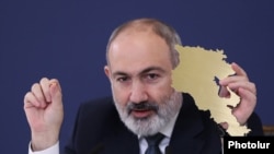 Pasinján sajtókonferenciát tart Jerevánban 2024. március 12-én