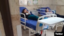 دانشآموزان دختری که به دلیل مسمومیت گازی در بیمارستان بستری شدند