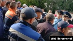 Кадр из видео с забастовки работников «Караганды су». Караганда, 29 августа 2023 года