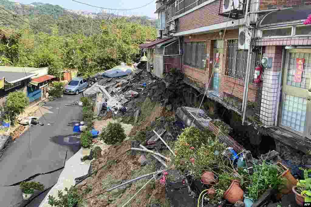 Razrušeni objekti nakon potresa, New Taipei City, 3. aprila 2024. Naknadna podrhtavanja tla i dalje se osjete u Taipeiju, a dosad ih je bilo najmanje 25, navode stanovnici.