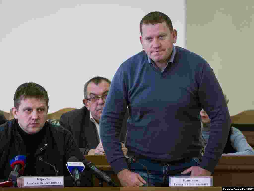 Геннадий Цыпкалов, 1973-2016. Цыпкалов родился в Ростовской области России. Переехал с семьёй в Луганскую область Украины в советское время, работал на разных предприятиях, в том числе был водителем грузовика. Некоторое время он занимал пост главы сепаратистского образования «Луганская народная республика». Украинцы считали его одним из самых рациональных сепаратистов, умевших держать своё слово при заключении соглашений о прекращении огня. В сентябре 2016 года его задержали по обвинению в попытке государственного переворота и устранения сепаратистского руководства «ЛНР». Он умер в тюремной камере. Сепаратистские власти заявили, что Цыпкалов покончил с собой, осознав «глубину своих преступных действий»