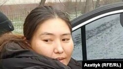 Махабат Тажибек кызы забирают на допрос, 16 января 2024 г.