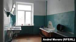 În căminul situat pe strada Armenească locuiesc în prezent 150 de studenți. Lunar, fiecare achită o taxă care pornește de la 560 de lei