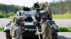 Ushtarët ukrainas duke u trajnuar nga partnerët gjermanë për përdorimin e tankeve Leopard. Fotografi nga arkivi. 