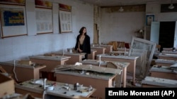Portretele elevilor ucraineni afectați de război: „Când sunt la școală, mă gândesc la colega care a murit sub dărâmături”