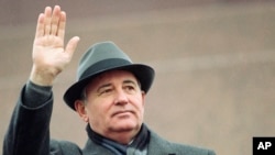 Михаил Горбачев.