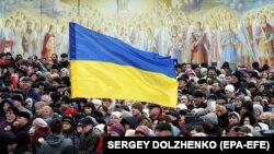 Під час передвиборчого мітингу президента України Петра Порошенка за його участю. Київ, Михайлівська площа, 17 березня 2019 року