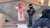 „Când sicriele vor începe să se întoarcă, oamenii vor înțelege și, când li se vor deschide ochii, vor ieși în stradă”, spune Aikhal Ammosov, un protestatar anti-război din Yakuțk. 