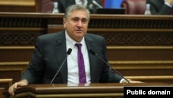 Armenia - Oppositon deputy Artur Khachatrian speaks during a parliament session in Yerevan.