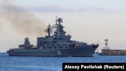 Crucișătorul „Moskva” revenind în portul Sevastopol pe 16 noiembrie 2021, după ce urmărise o navă NATO în Marea Neagră