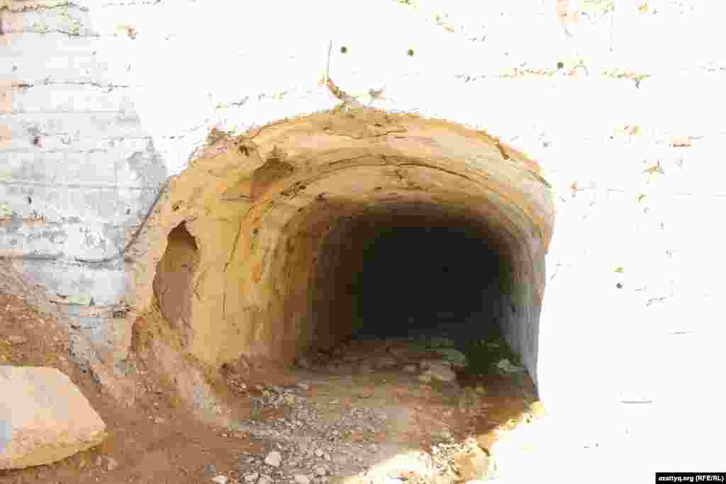 Жұмысы тоқтаған шахтаның бірі. 