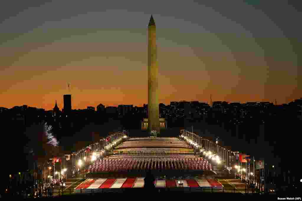 "Fusha e Flamujve" - është vendosur pranë National Mall që gjendet pranë Kongresit amerikanë. Fotografia është bërë më 19 janar, teksa më 20 janar Biden do të betohet si president. 