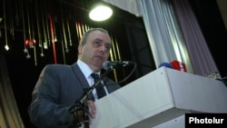 Հրանտ Բագրատյանը ելույթ է ունենում «Ազատություն» կուսակցության համագումարում, Երեւան, 24-ը դեկտեմբերի, 2012թ.