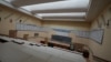 În prezent, sălile de studii ale fostei Universități Agrare rămân încuiate