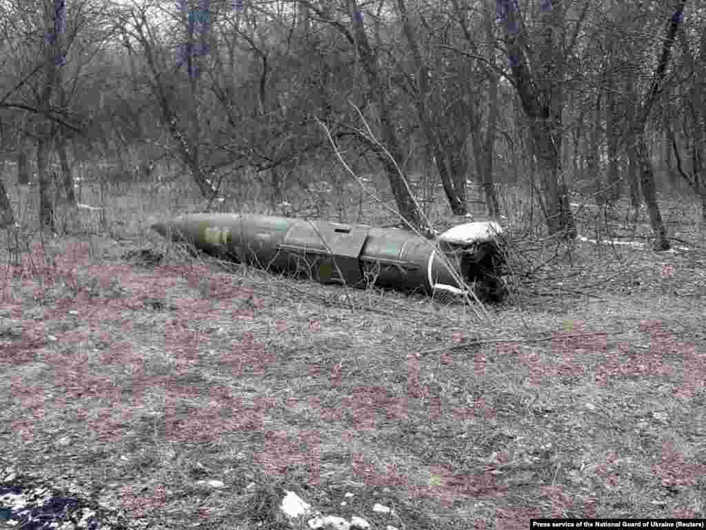 Një raketë Tochka e pashpërthyer pranë Kramatorskut, më 9 mars.