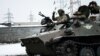Украински военнослужещи на бронетранспортьор МТ-ЛБ в района на Донецк, 30 януари 2023 г.