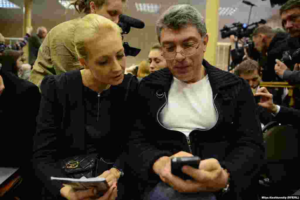 Алексей Навальныйдын аялы Юлия менен сотто. 17-апрель, 2013-жыл. 