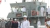 دریادار حسین خانزادی، فرمانده نیروی دریایی ارتش، در مراسم الحاق ناوشکن دنا و ناو مین‌شکار شاهین به نیروی دریایی ارتش