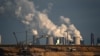 Exploatare în aer liber a lignitului lângă centrala electrică pe cărbune Neurath a gigantului energetic german RWE. În ciuda orientării către energia verde, din cauza războiului din Ucraina, Germania ține deschise în continuare aceste centrale poluante