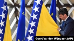 Zastave Bosne i Hercegovine i Evropske unije pred samit EU u Briselu, 23. juni 2022.