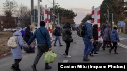 Бегалци на границата меѓу Украина и Романија