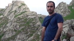 پدر حسین رونقی: «چرا اختلاس‌گران را به عنوان ضدانقلاب نمی‌گیرند؟»