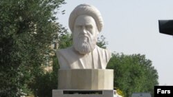 تندیس آیتالله خمینی در اردستان از توابع استان اصفهان