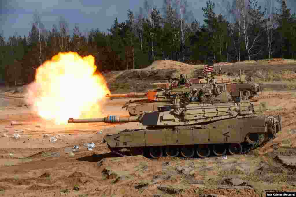 Танки M1A1 «Абрамс» на учениях НАТО в Адажи, Латвия. 26 марта 2021 года. Москва заявила, что передача танков Украине будет «вопиющей провокацией»